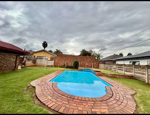 3 BEDROOM HOUSE FOR SALE IN THE ORCHARDS